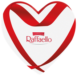 Конфеты RAFFAELLO с цельным миндальным орехом в кокосовой обсыпке, 120г, крупный план