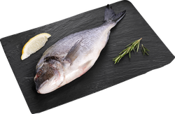 Дорадо непотрошеная с головой (из замороженного сырья) 300–600г ЛЕНТА FRESH, весовая, крупный план