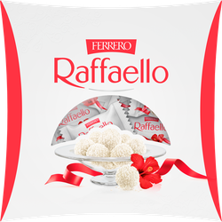 Конфеты RAFFAELLO с цельным миндальным орехом в кокосовой обсыпке, 240г, крупный план