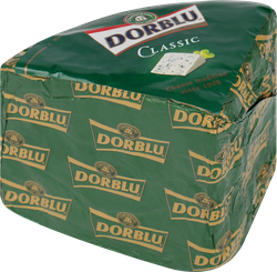 Сыр DORBLU с голубой плесенью 50%, без змж, весовой, крупный план