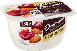 Продукт творожный ДАНИССИМО Вишнево-миндальный десерт 6,1%, без змж, 130г, крупный план