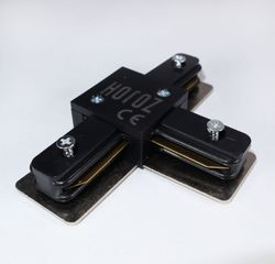 Соединитель шинопровода черный Т-образный однофазный T-Connector HRZ00000904, крупный план