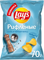 Чипсы картофельные LAY'S Соль и черный перец, рифленые, 70г, крупный план
