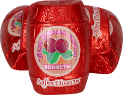Конфеты шоколадные ДАРЫ ПОЛЕСЬЯ полубочонки с пюре из клюквы, весовые, крупный план