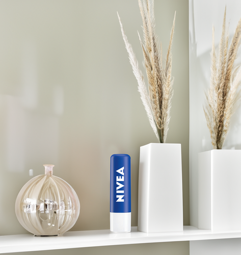 Бальзам для губ NIVEA Основной уход с маслом а дерева ши и витаминами С и Е, 4,8г, изображение