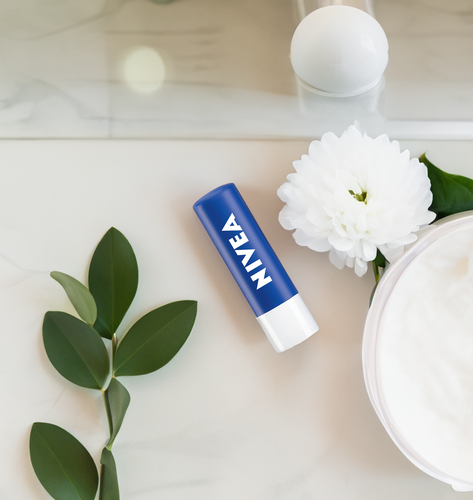 Бальзам для губ NIVEA Основной уход с маслом а дерева ши и витаминами С и Е, 4,8г, картинка