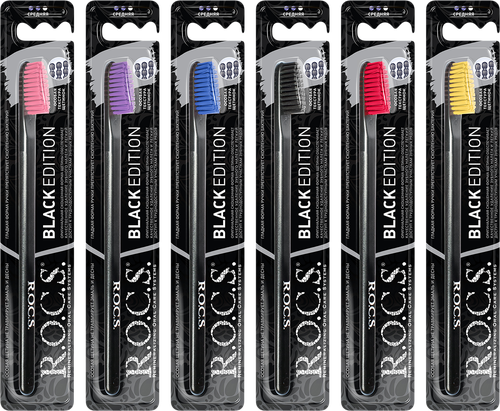 Зубная щетка R.O.C.S. Black Edition, средней жесткости, крупный план