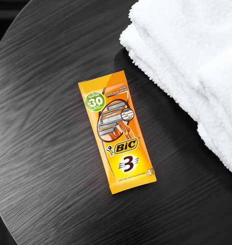 Бритва одноразовая мужская BIC 3 Sensitive 3 лезвия, 4шт, крупный план