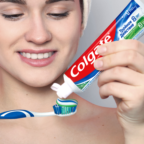 Зубная паста COLGATE Тройное действие Натуральная мята для защиты от кариеса, удаления потемнений с зубов и свежего дыхания, 50мл, фотография