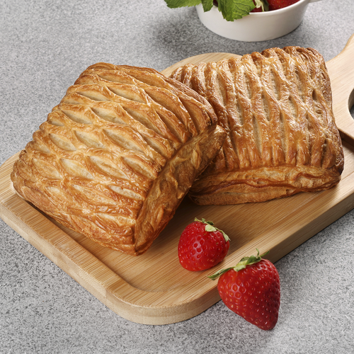 Слойка с клубникой ЛЕНТА FRESH, 100г, детальное фото