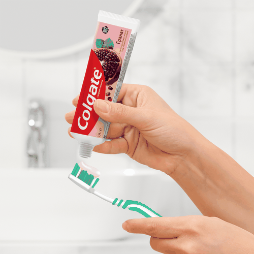 Зубная паста COLGATE Гранат с натуральными ингредиентами для укрепления эмали зубов и защиты от кариеса, 100мл, детальное фото