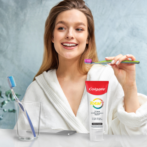Зубная паста COLGATE Бамбуковый уголь с мятой для отбеливания зубов и свежести дыхания, 130г, фото