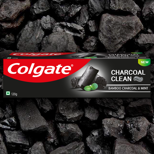 Зубная паста COLGATE Бамбуковый уголь с мятой для отбеливания зубов и свежести дыхания, 130г, крупный план