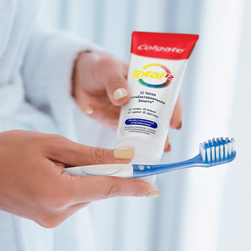 Зубная щетка COLGATE Extra Density, жесткая, детальное фото