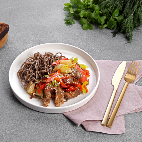 Свинина в кисло‑сладком соусе с гречневой лапшой ЛЕНТА FRESH, 270г, фотография