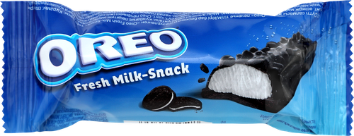 Пирожное бисквитное OREO с молочной начинкой и кусочками печенья, без змж, 27г, крупный план