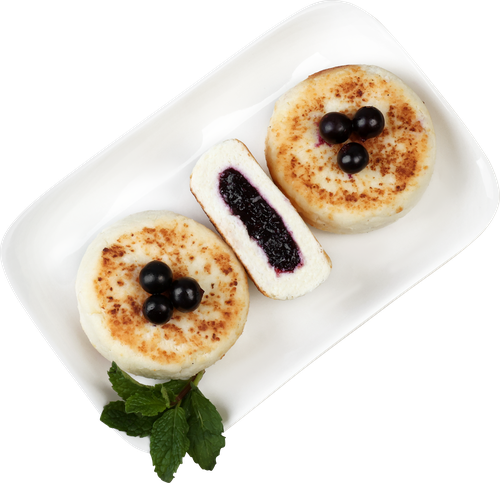Сырники с начинкой черная смородина,&nbsp;весовые, крупный план