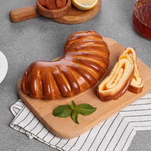 Рогалик с курагой, 170г, крупный план