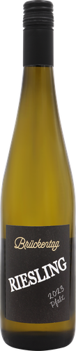 Вино BRUCKENTAG Riesling Pfalz сортовое ординарное белое полусухое, 0.75л, крупный план