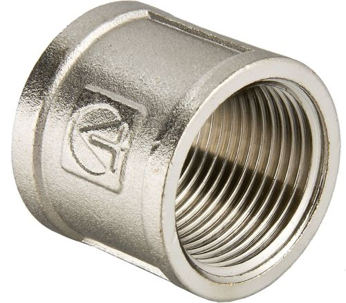Муфта соединительная латунь никелированная VALTEC 1/2", крупный план