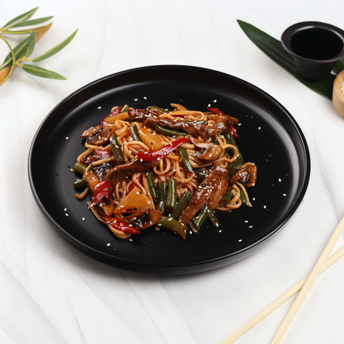 Говядина WOK в кисло-сладком соусе c яичной лапшой, весовая, вид