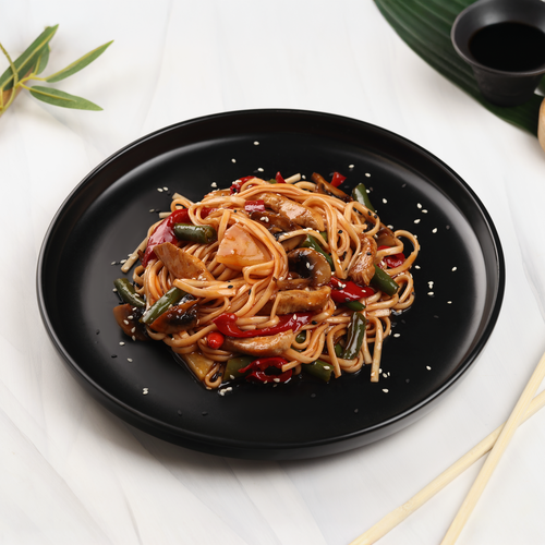 Индейка WOK в кисло-сладком соусе c яичной лапшой, весовая, фото