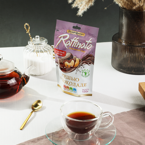 Конфеты RAFFINATO кешью в темном шоколаде, 150г, крупный план