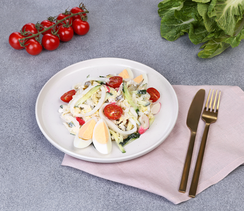 Салат с кальмаром и крабовыми палочками, весовой, картинка