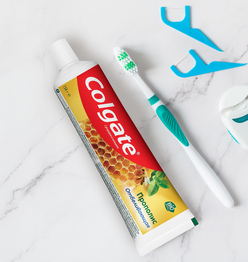 Зубная паста COLGATE Прополис отбеливающая с натуральными ингредиентами для бережного отбеливания зубов и сохранения здоровья десен, 100мл, предпросмотр