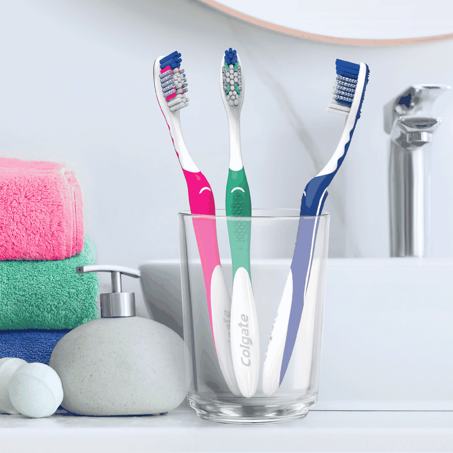 Зубная щетка COLGATE White Plus отбеливающая, жесткая, 1+1, 2шт, превью