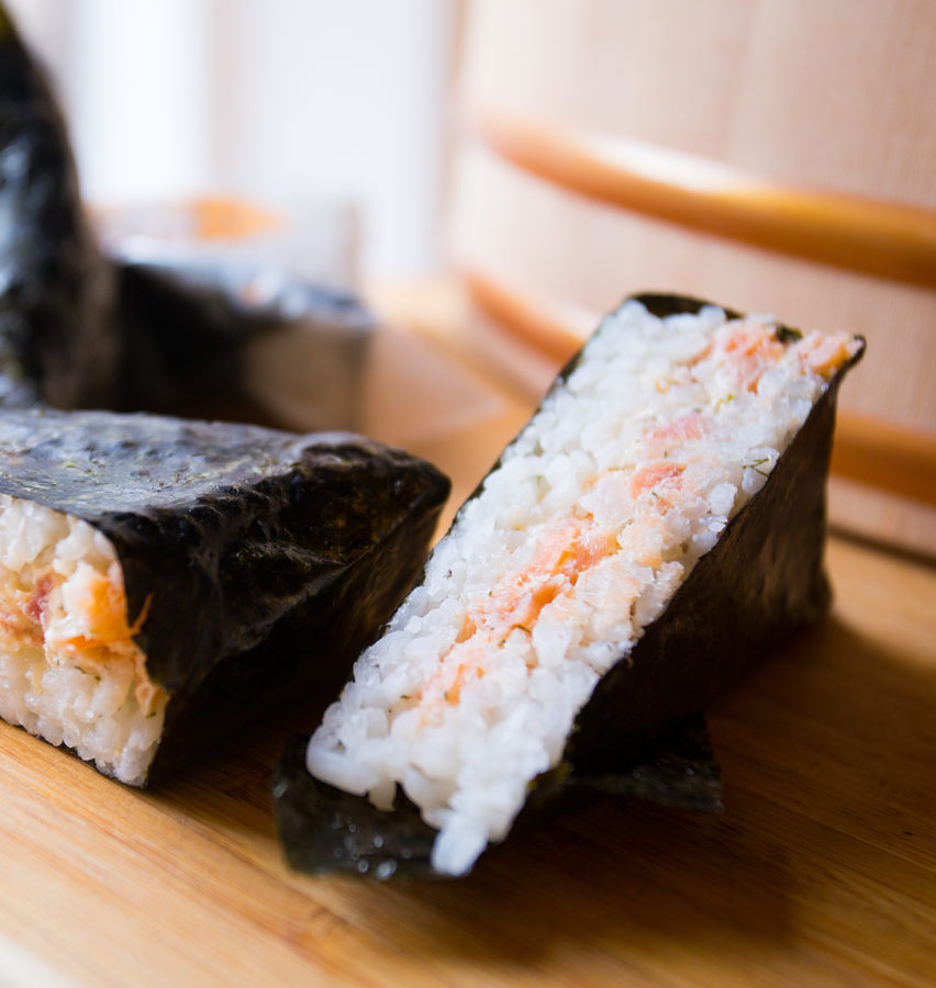 Изделия кулинарные национальной японской кухни I LIKE EAT Онигири с форелью спайси, 100г, предпросмотр