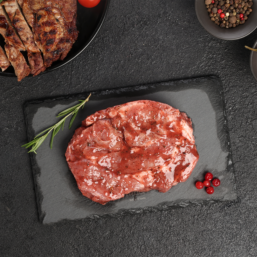 Стейк из свиной шеи в клюквенно‑брусничном маринаде ЛЕНТА FRESH, предпросмотр